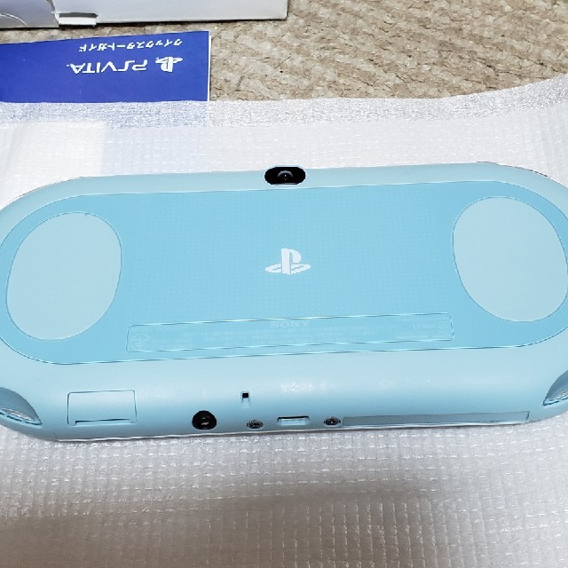 PlayStation　vita （ライトブルー/ホワイト） 3