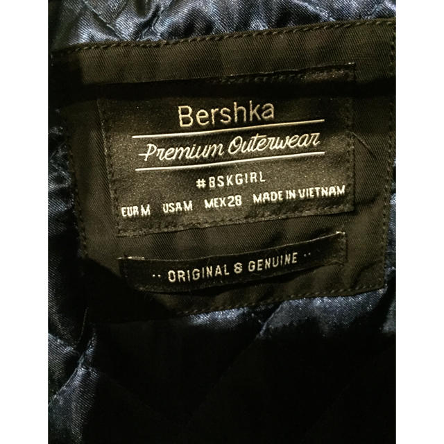 Bershka(ベルシュカ)のRさん専用 Bershka☆未使用中綿MA-1☆軽量☆美品 レディースのジャケット/アウター(ブルゾン)の商品写真