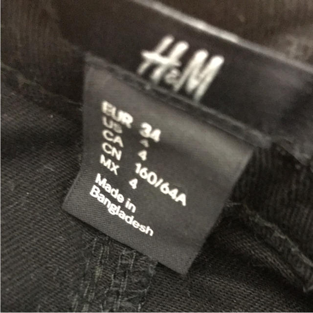 H&M(エイチアンドエム)のH&M ショートパンツ 黒 ブラック ショーパン 34 64 レディースのパンツ(ショートパンツ)の商品写真