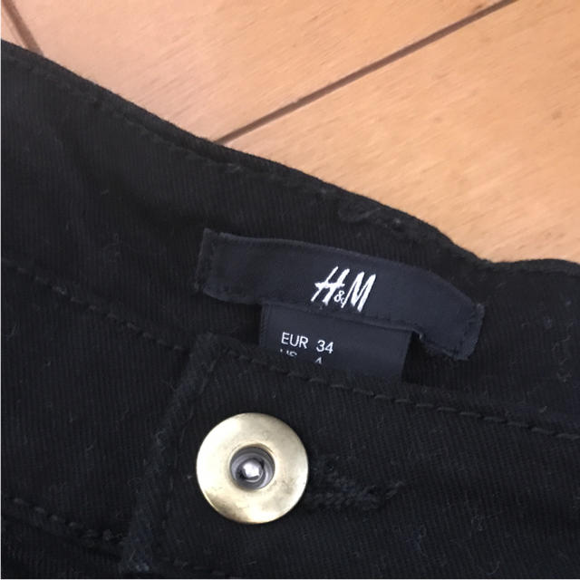 H&M(エイチアンドエム)のH&M ショートパンツ 黒 ブラック ショーパン 34 64 レディースのパンツ(ショートパンツ)の商品写真