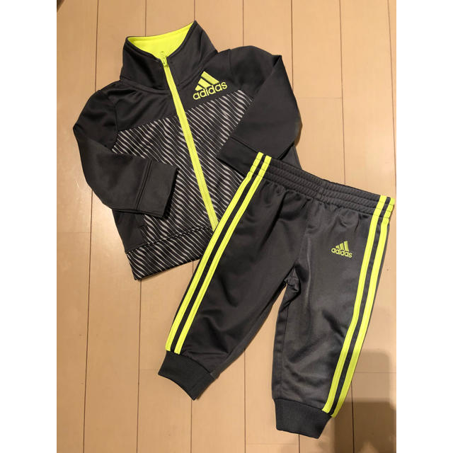 adidas(アディダス)の美品 アディダス セットアップ キッズ/ベビー/マタニティのベビー服(~85cm)(ジャケット/コート)の商品写真