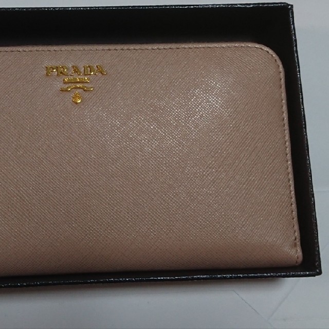 PRADA(プラダ)の新品 PRADA 長財布  プラダ prada

 レディースのファッション小物(財布)の商品写真