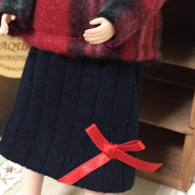 リカちゃん服（チェックトップスとスカートと帽子） ハンドメイドのぬいぐるみ/人形(その他)の商品写真