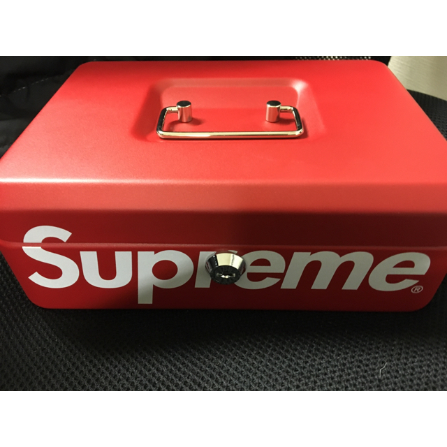 Supreme(シュプリーム)のsupreme Lock Box Red シュプリーム  金庫 赤  インテリア/住まい/日用品のインテリア小物(小物入れ)の商品写真