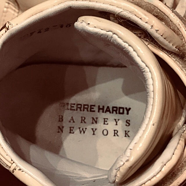 PIERRE HARDY(ピエールアルディ)のPIERRE HARDY アイボリー エナメル ハイカットスニーカー  メンズの靴/シューズ(スニーカー)の商品写真