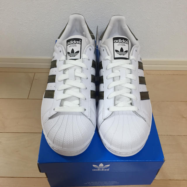 adidas(アディダス)のadidas スーパースター ゴールド 新品25.5cm メンズの靴/シューズ(スニーカー)の商品写真