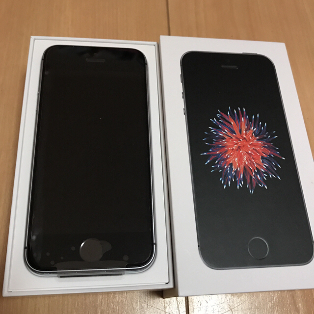 iPhone SE 32GB スペースグレー 本体スマホ/家電/カメラ