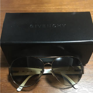 GIVENCHY - GIVENCHYティアドロップサングラスの通販 by そー ...