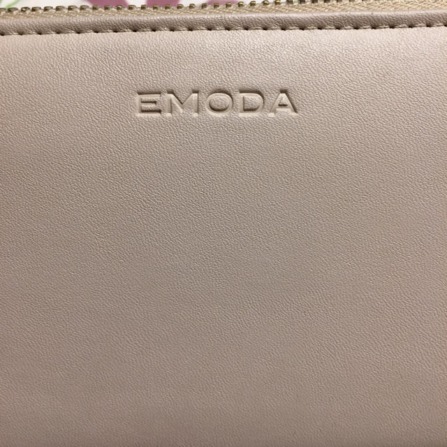 EMODA(エモダ)のEMODA ベージュ 長財布 レディースのファッション小物(財布)の商品写真