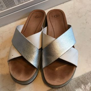 アグ(UGG)のuggサンダル(サンダル)