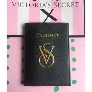 ヴィクトリアズシークレット(Victoria's Secret)のVictoria’s Secret 「新品」ブラックパスポートケース(名刺入れ/定期入れ)