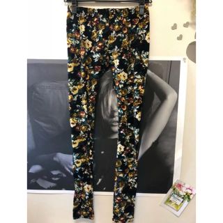 マウジー(moussy)のmoussy☆花柄スパッツ(スキニーパンツ)