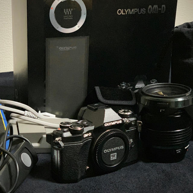 OLYMPUS(オリンパス)のOLYMPUS E-M5 Mark II 12-40mm レンズキット スマホ/家電/カメラのカメラ(ミラーレス一眼)の商品写真