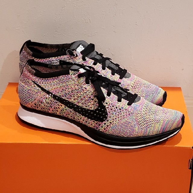 NIKE(ナイキ)のNIKE  FLYKNIT RACER 27㎝　未使用新品 メンズの靴/シューズ(スニーカー)の商品写真