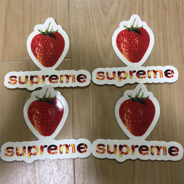 Supreme(シュプリーム)のSupreme シュプリーム ノベルティーステッカー 4枚組 エンタメ/ホビーのコレクション(ノベルティグッズ)の商品写真