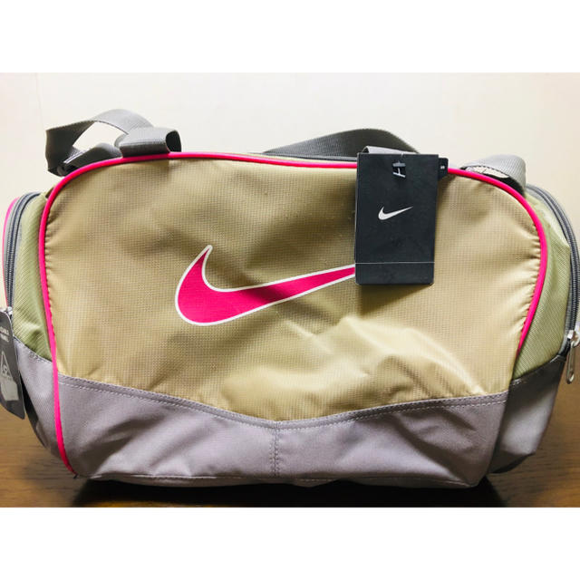 NIKE(ナイキ)の【新品 送料無料】NIKEスポーツバッグ レディースのバッグ(ボストンバッグ)の商品写真