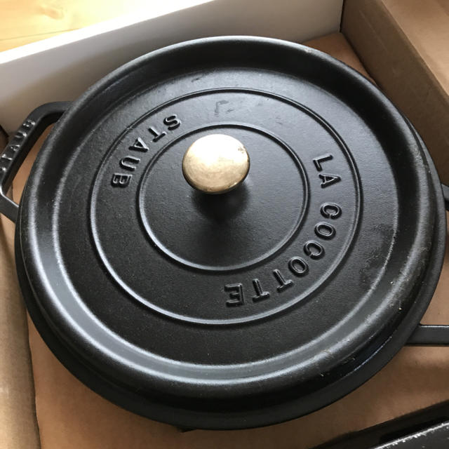 STAUB(ストウブ)のストウブ 無水鍋 26cm インテリア/住まい/日用品のキッチン/食器(鍋/フライパン)の商品写真