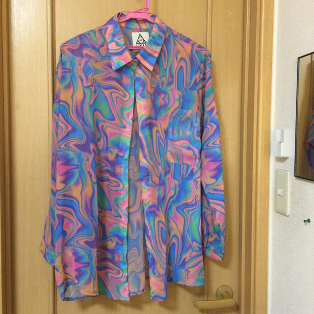 UNIF(ユニフ)のUNIF Melt button up シャツ レディースのトップス(シャツ/ブラウス(長袖/七分))の商品写真