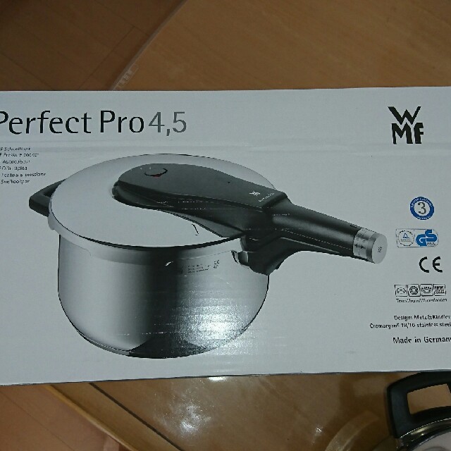 WMF(ヴェーエムエフ)のWMF圧力鍋パーフェクトプロ4.5 インテリア/住まい/日用品のキッチン/食器(鍋/フライパン)の商品写真