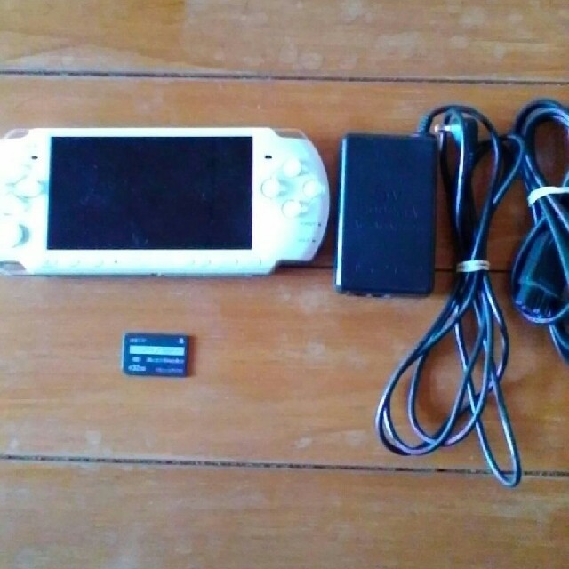 PlayStation Portable(プレイステーションポータブル)のpsp3000 エンタメ/ホビーのゲームソフト/ゲーム機本体(携帯用ゲーム機本体)の商品写真