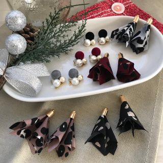 sale♡ ビジュー  と布タッセル ピアス/イヤリング(ピアス)