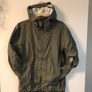 パタゴニア(patagonia)の《美品》パタゴニア マウンテンパーカー メンズ Sサイズ(マウンテンパーカー)