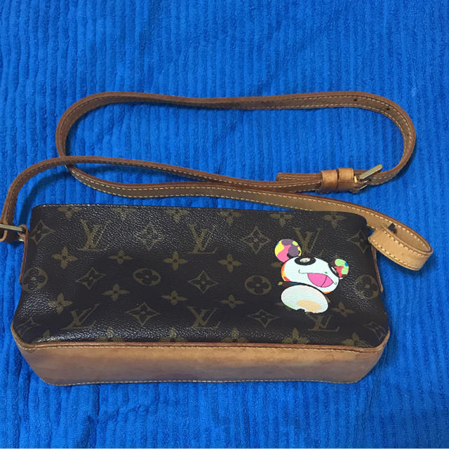 今年も話題の - VUITTON LOUIS ルイヴィトン ショルダー  パンダ限定品  ショルダーバッグ