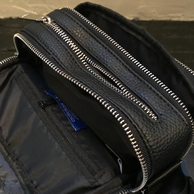 adidas(アディダス)のADIDAS ショルダーバッグ shoulder bag ショルダーバック  メンズのバッグ(ショルダーバッグ)の商品写真