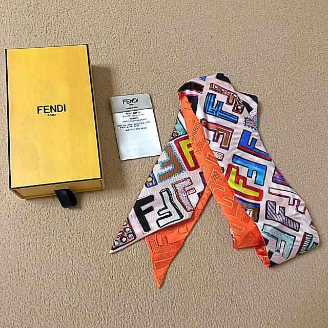 FENDI(フェンディ)の【crea様専用】FENDI ラッピー レディースのファッション小物(バンダナ/スカーフ)の商品写真