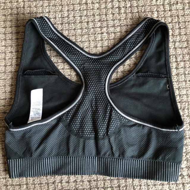 NIKE(ナイキ)のパピ様専用♪NIKE☆ブラトップ☆M スポーツ/アウトドアのトレーニング/エクササイズ(ヨガ)の商品写真