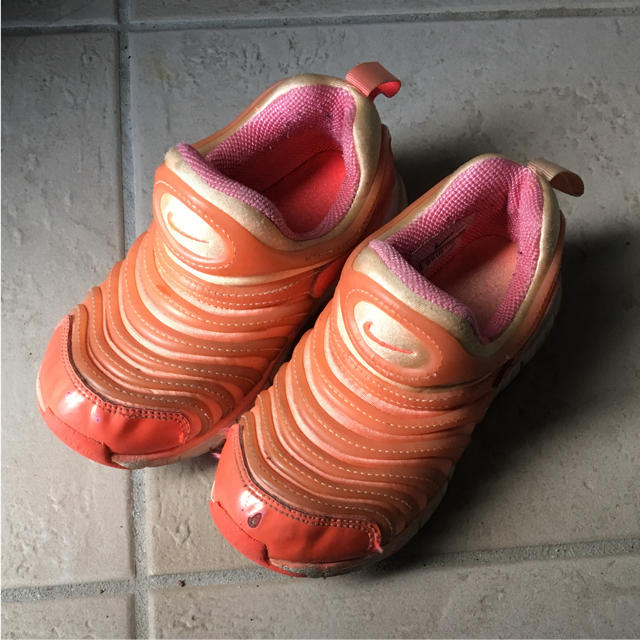 NIKE(ナイキ)のダイナモ 17cm オレンジ×ピンク キッズ/ベビー/マタニティのキッズ靴/シューズ(15cm~)(スニーカー)の商品写真