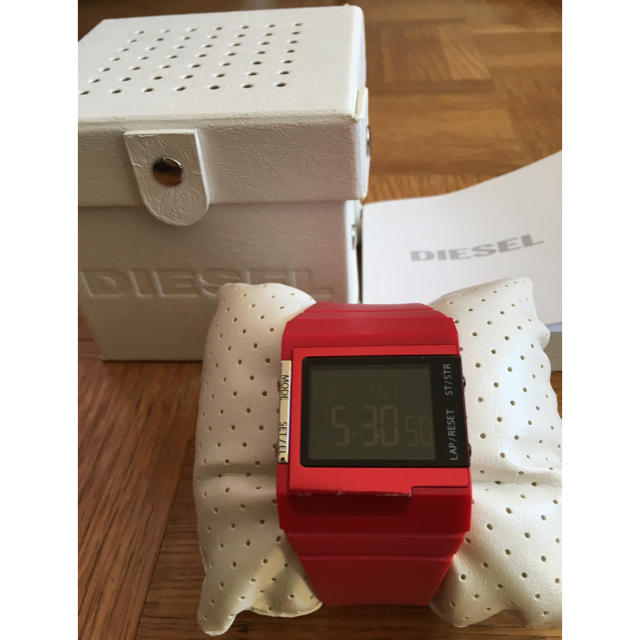 DIESEL(ディーゼル)のDIESEL ディーゼル デジタル 腕時計 ユニセックス 赤 レディースのファッション小物(腕時計)の商品写真