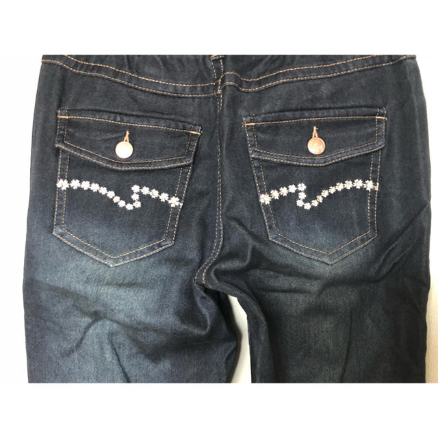 NAIGAI(ナイガイ)のポケットの刺繍が可愛いジーンズ レディースのパンツ(デニム/ジーンズ)の商品写真