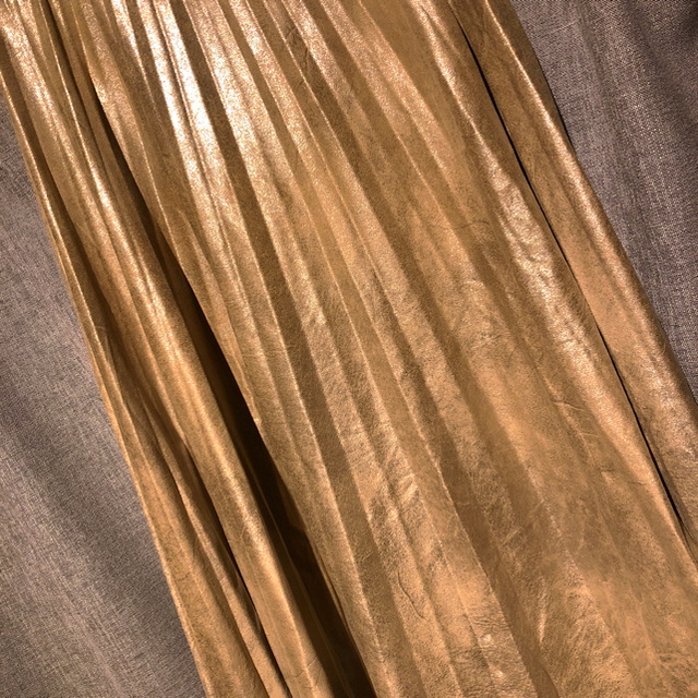 ZARA(ザラ)のZARA プリーツ スカート シャンパンゴールド Ｌサイズ レディースのスカート(ひざ丈スカート)の商品写真