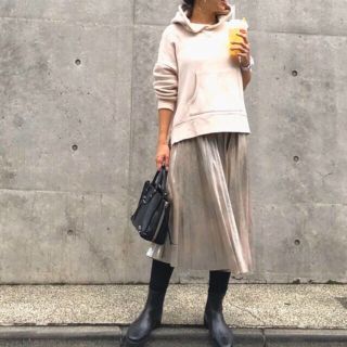 ザラ(ZARA)のZARA プリーツ スカート シャンパンゴールド Ｌサイズ(ひざ丈スカート)