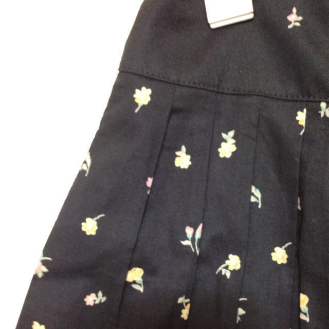 L'EST ROSE(レストローズ)の小花柄スカート レディースのスカート(ひざ丈スカート)の商品写真