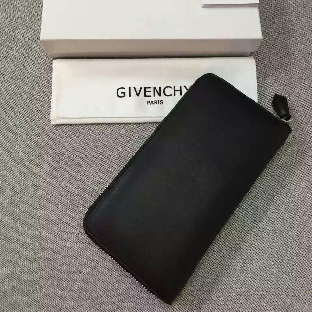 イタリア GIVENCHY アウトレット品 新品、未使用の通販 by 使っているか's shop｜ジバンシィならラクマ - ジバンシー Givenchy 長財布 ⋗ァブリック