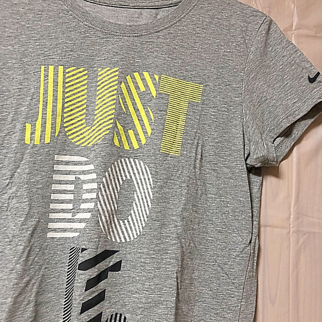 NIKE(ナイキ)のNIKEのTシャツ レディースのトップス(Tシャツ(半袖/袖なし))の商品写真