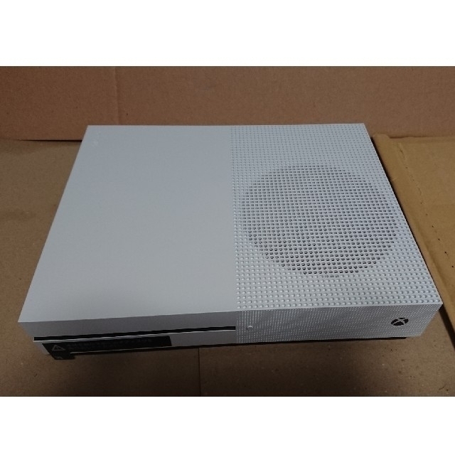 Xbox(エックスボックス)のXbox One S 1TB(ソフトなし) エンタメ/ホビーのゲームソフト/ゲーム機本体(家庭用ゲーム機本体)の商品写真