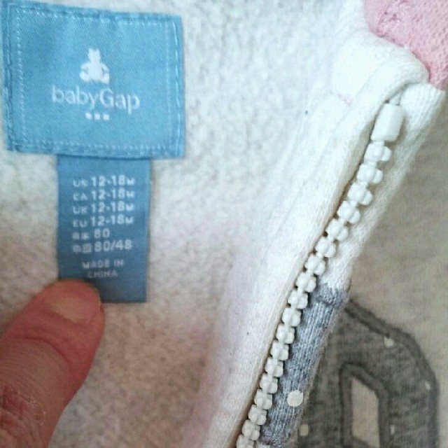 GAP(ギャップ)のbabygap パーカー 80 裏起毛 女の子 12m～18m キッズ/ベビー/マタニティのベビー服(~85cm)(ジャケット/コート)の商品写真