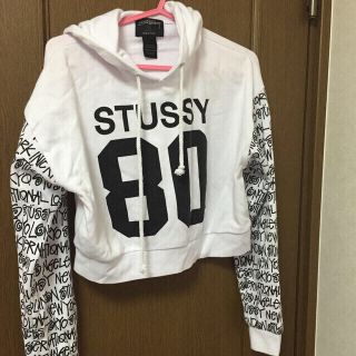 ステューシー(STUSSY)のstussyショート丈パーカー(パーカー)