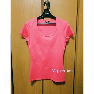 エムプルミエ(M-premier)の【美品】M-premier♡ラインストーンラベルU字ネックTシャツ(Tシャツ(半袖/袖なし))