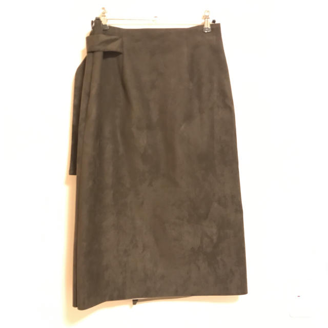 TOMORROWLAND(トゥモローランド)のTomorrowland ヌバックスカート レディースのスカート(ひざ丈スカート)の商品写真