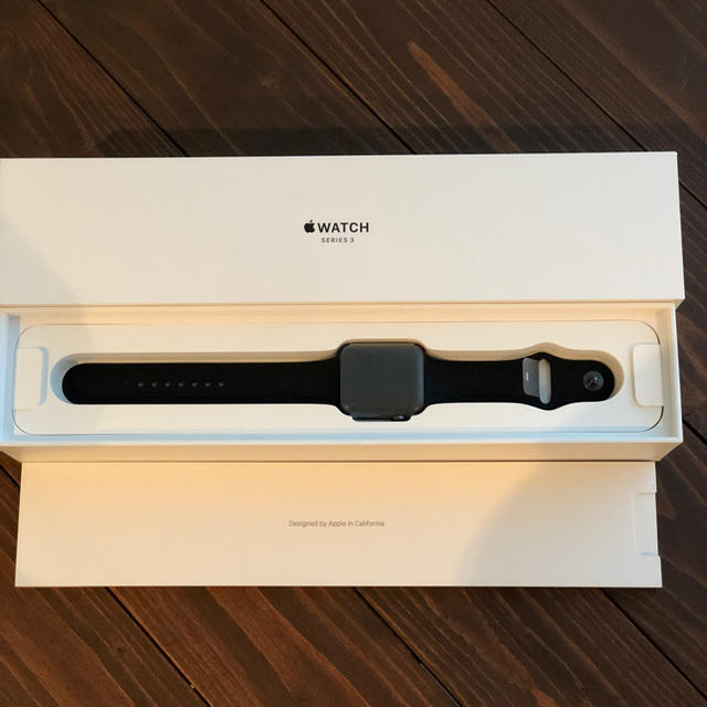 半額 Apple Watch series3 42mm GPSモデルと磁気充電ドック メンズ