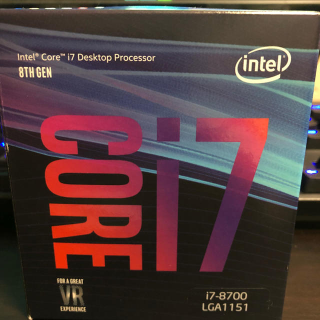 intel core i7 8700 box CPUのサムネイル