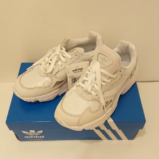 アディダス(adidas)のアディダス falcon W 23㎝(スニーカー)