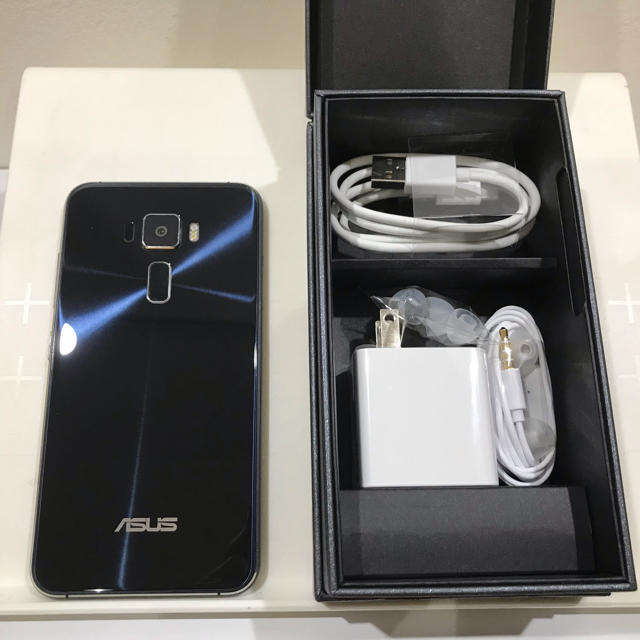 ASUS(エイスース)のASUS SIMフリー ZenFone3 ZE520KL DSDS対応 スマホ/家電/カメラのスマートフォン/携帯電話(スマートフォン本体)の商品写真