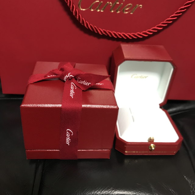 Cartier(カルティエ)のカルティエ リングケース 箱 紙袋 リボン レディースのバッグ(ショップ袋)の商品写真