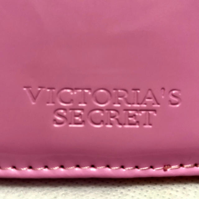 Victoria's Secret(ヴィクトリアズシークレット)のヴィクトリアシークレット パスポートケース 新品 レディースのファッション小物(パスケース/IDカードホルダー)の商品写真