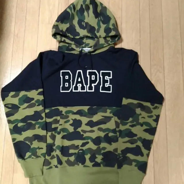 値下げしました。A BATHING APE　カモフラパーカー